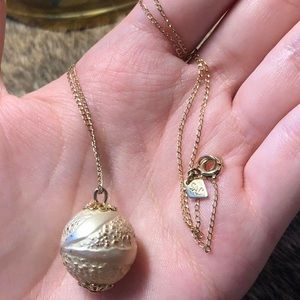 Vintage Sarah Coventry gold toned resin orb necklace